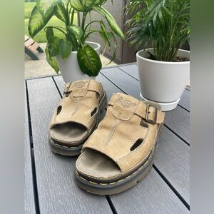 Vintage Dr. Martens Women’s Light Tan Sandals Size 7